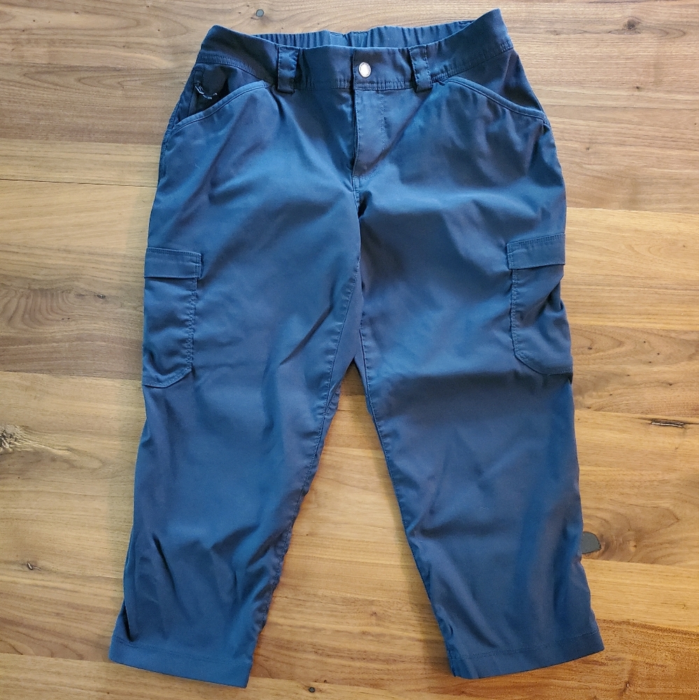 Duluth Trading Co Women's Dry On The Fly Capris Size 10